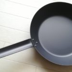 【無印良品】鉄フライパンで美味しく焼ける！油ならしなどのお手入れは大変なの？